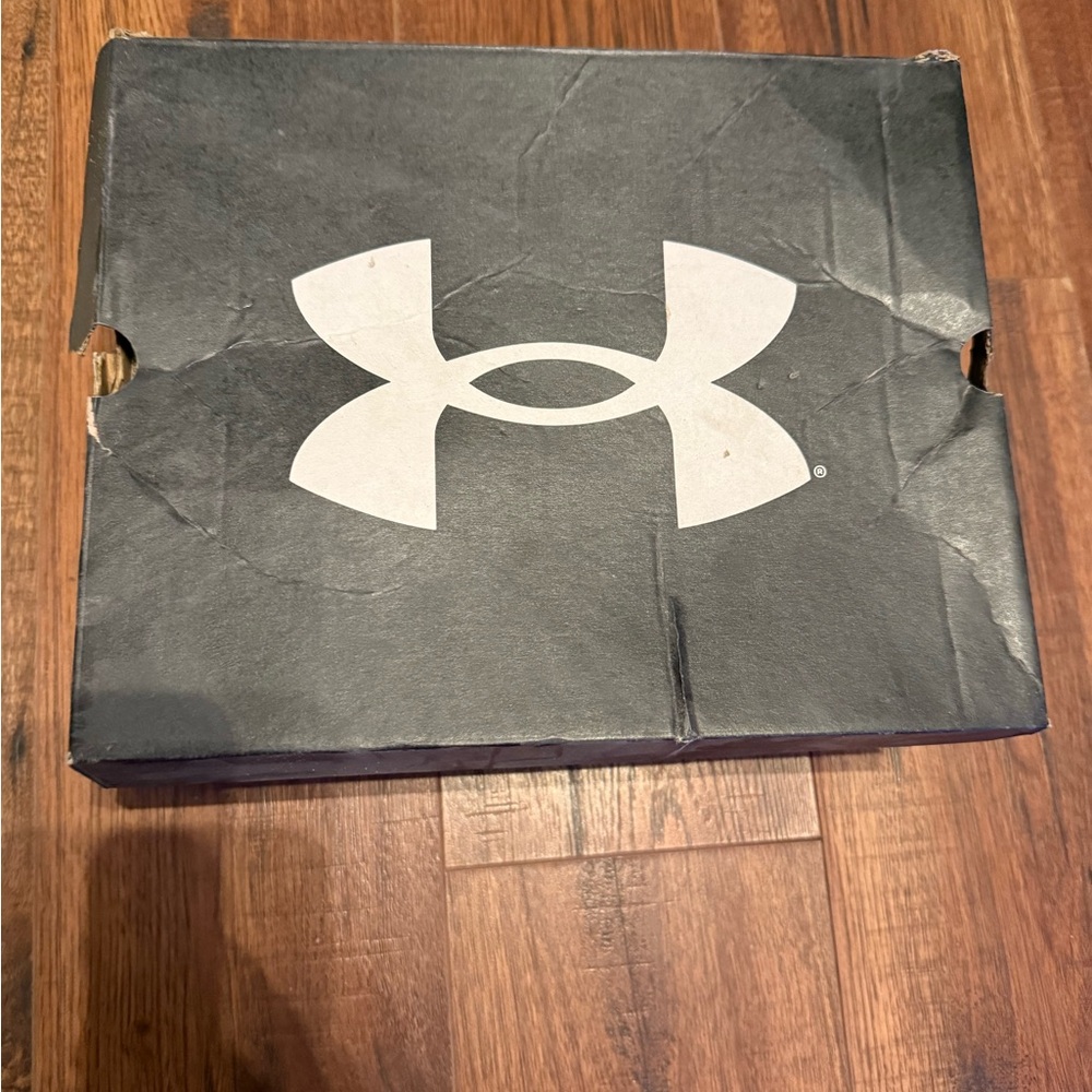 Women’s under armor basketball shoes - Picture 11 of 11